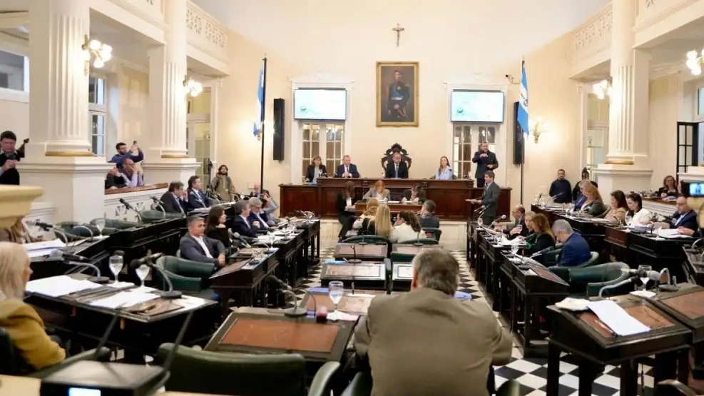Docentes de Corrientes rechazan cambios al Estatuto y denuncian un debate "a espaldas" del sector