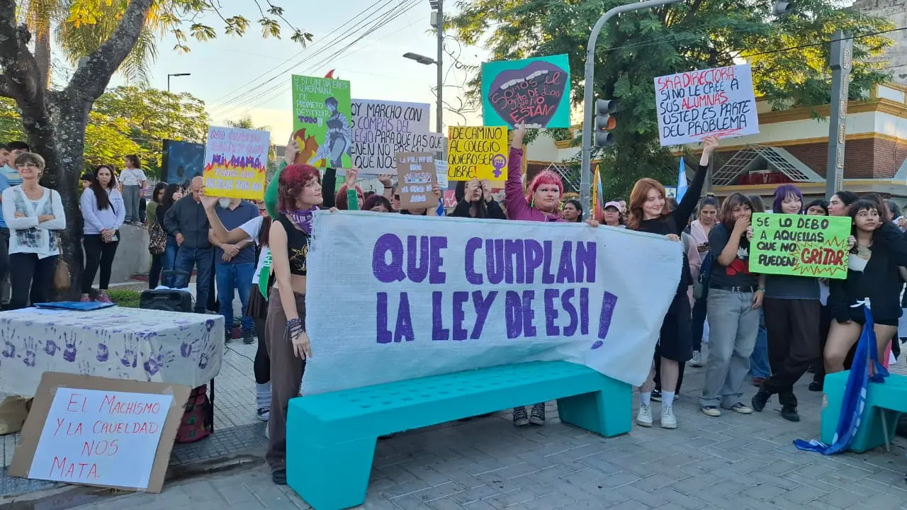 En las marchas del 3J abundaron reclamos por el retroceso en las políticas de género. 