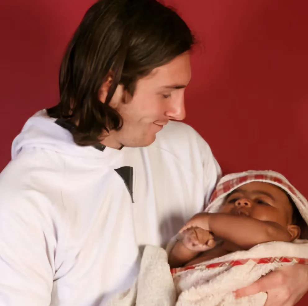 La campaña de la UNESCO reunió a Messi y a Yamal en 2007. Foto: Infobae