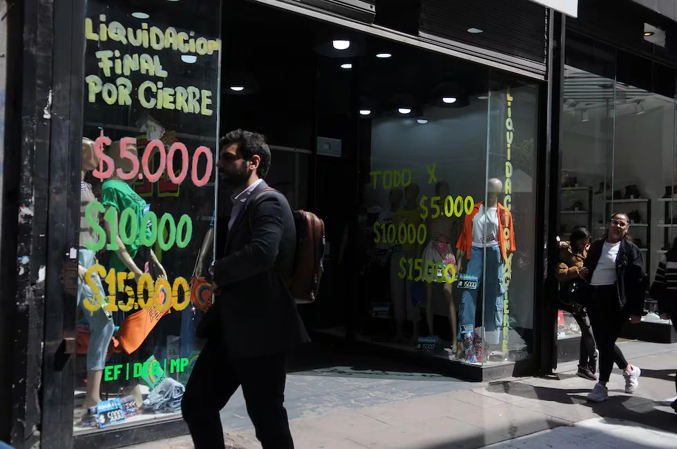 Cayó la actividad, se derrumbó el consumo y el 70% de la economía sigue en recesión