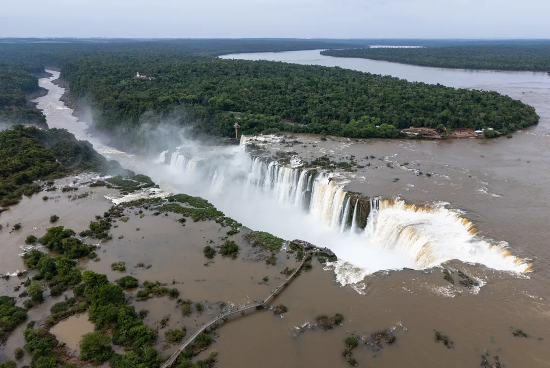 Cerraron el circuito de la Garganta del Diablo por la crecida del río Iguazú