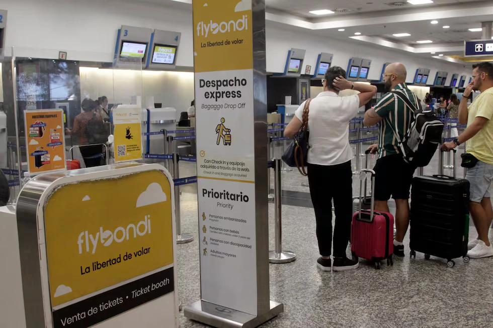 Flybondi acumula más de una semana sin operar vuelos regulares mientras continúan las denuncias de pasajeros y acreedores.