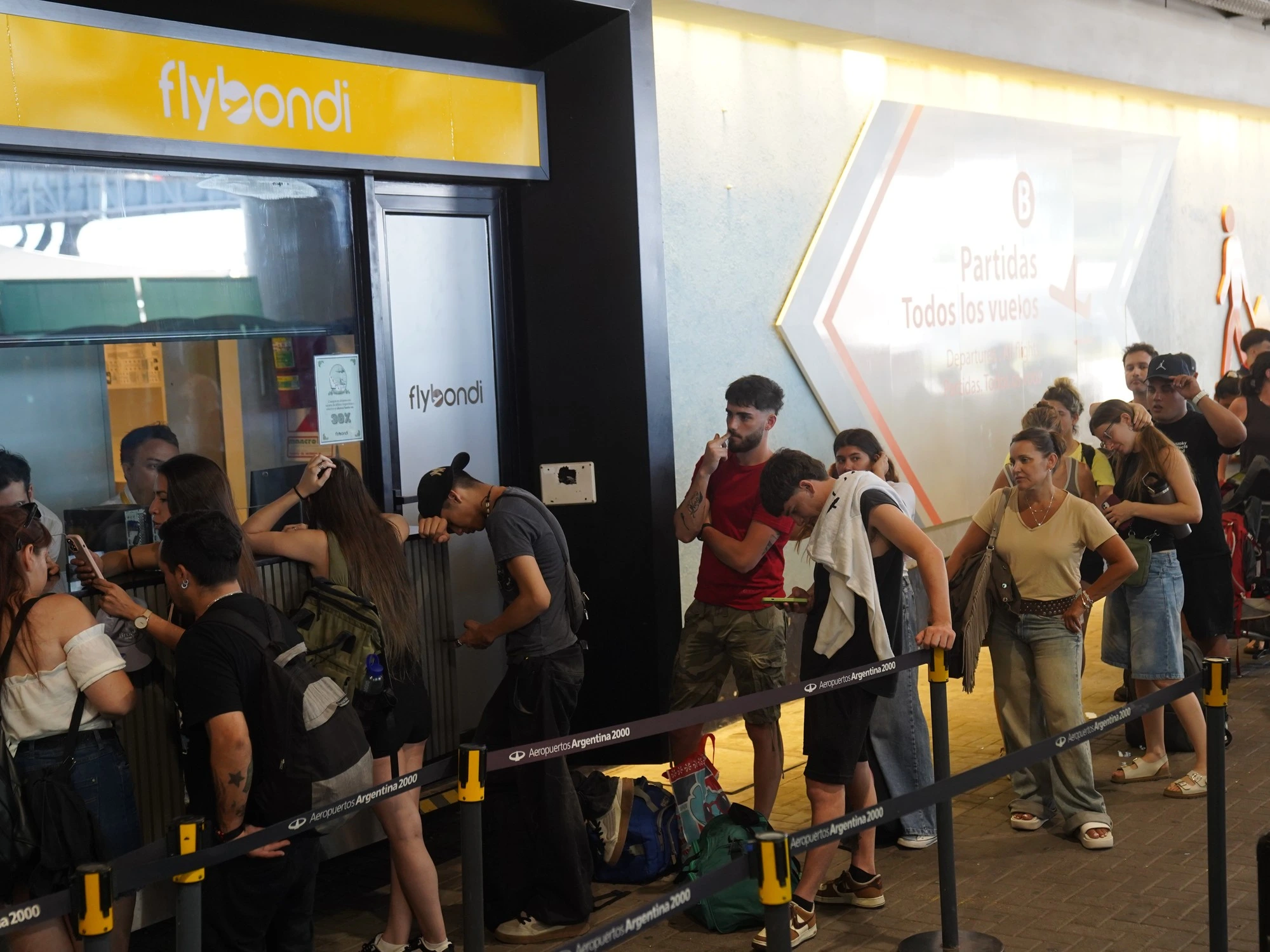 Flybondi lleva 9 días sin volar y el gobierno le permite seguir vendiendo pasajes