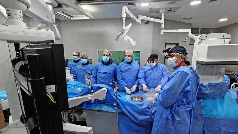 https://neahoy.com/wp-content/uploads/2026/07/Formosa-realizo-el-primer-implante-en-Argentina-de-una-nueva-endoprotesis-de-aorta-abdominal.jpg