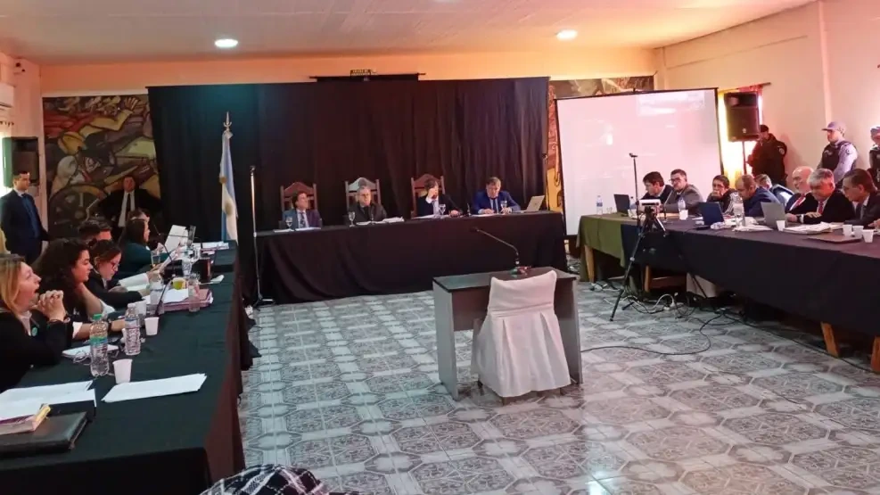 La fiscalía sostiene que los cambios en las declaraciones de los menores fueron inducidos para desviar la investigación.