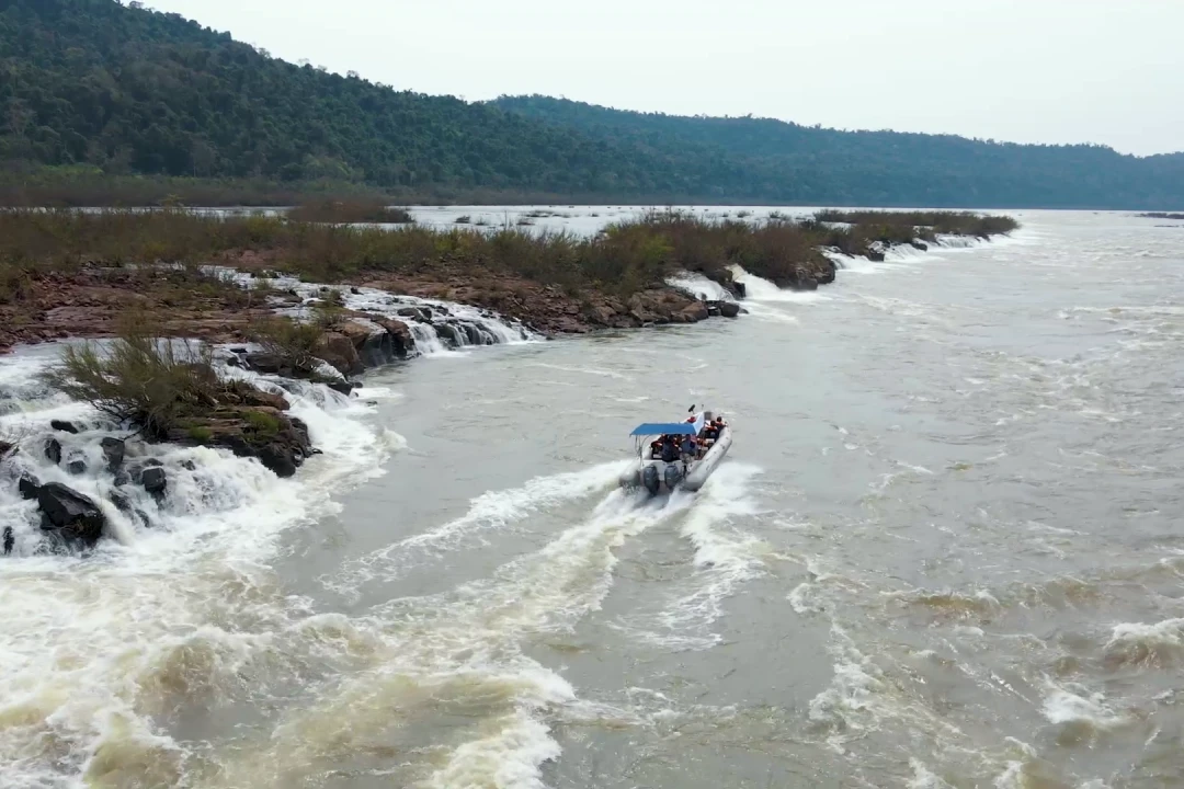 Las lluvias provocaron cierres en Misiones y Corrientes por la crecida de ríos y arroyos