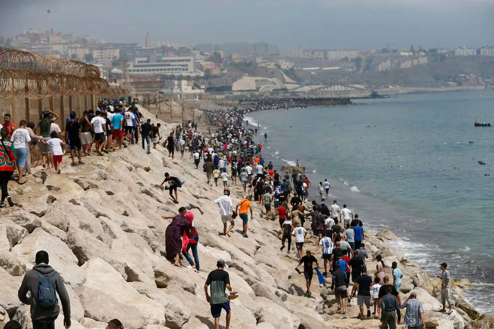 Más de 40 mil personas llegaron a Ceuta: 19 migrantes murieron en la peor crisis fronteriza desde 2021