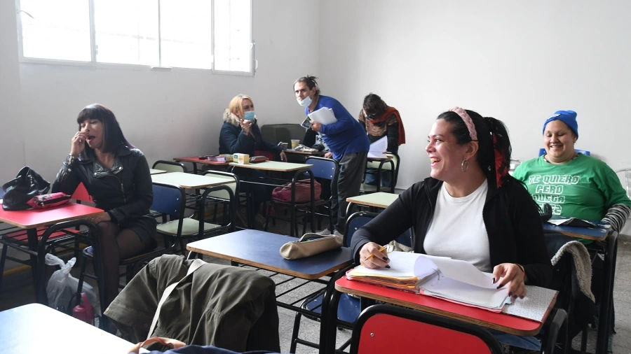 Más del 60% de la población trans misionera asegura no haber finalizado sus estudios