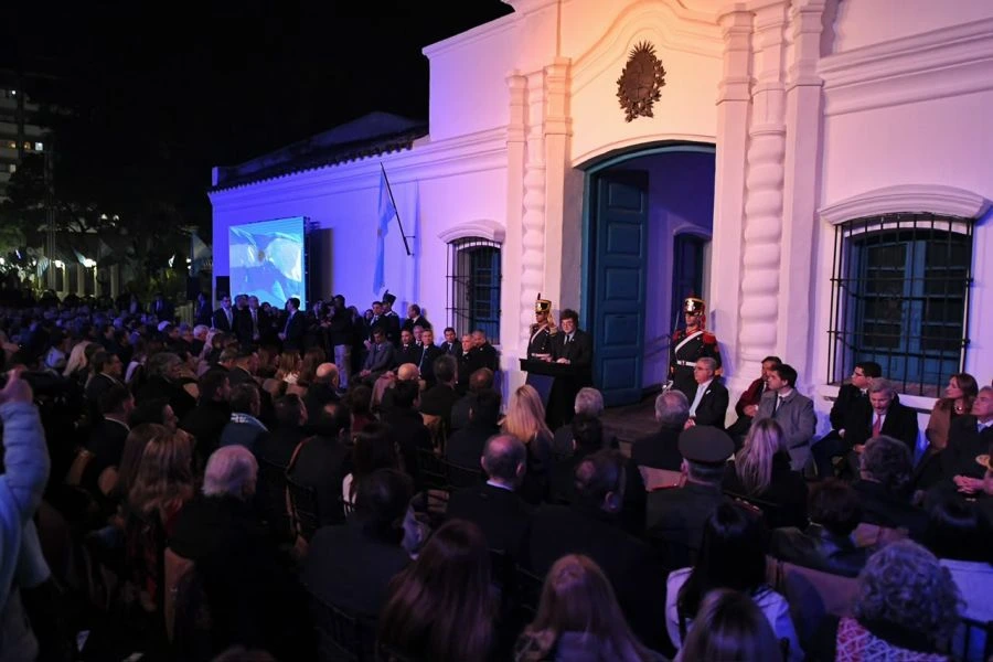 La vicepresidenta Victoria Villarruel asistió al acto, pero no hubo saludo público con el Presidente.