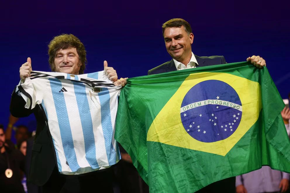 Por el viaje a Brasil, denuncian penalmente a Javier Milei por malversación de fondos públicos