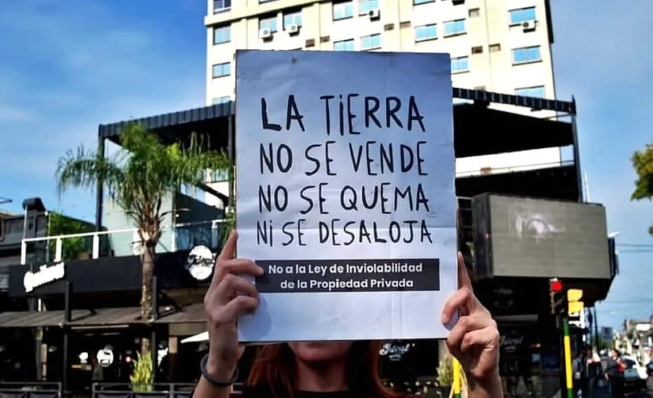 La ley mantuvo las modificaciones sobre desalojos exprés y expropiaciones tras retirar los capítulos más cuestionados.