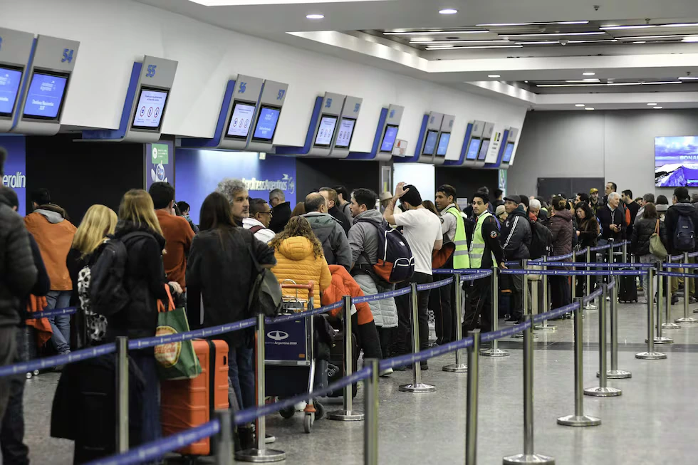 Paro de ATE en aeropuertos: horarios en los que no se podrá viajar este jueves y viernes